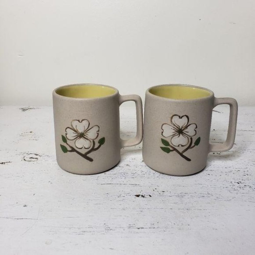 THE PIGEON FORGE POTTERY Vintage Floral Mug Set
